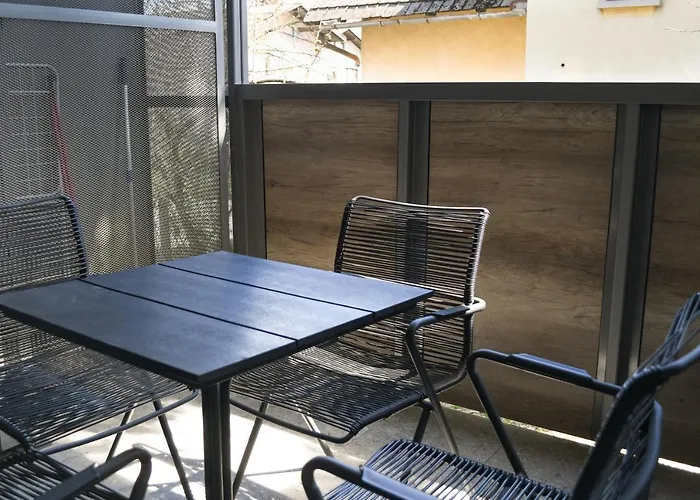 Point Zero Apartment *