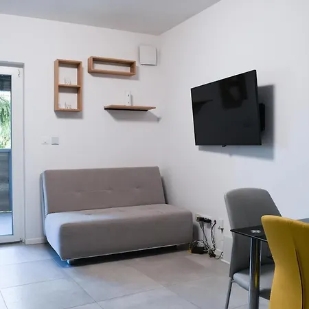 Point Zero Apartment *